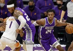 九游体育-NBA季后赛倒计时，萨克拉门托国王关键时刻防线松动，细节引发关注，压力陡增，临场指挥获称赞的简单介绍