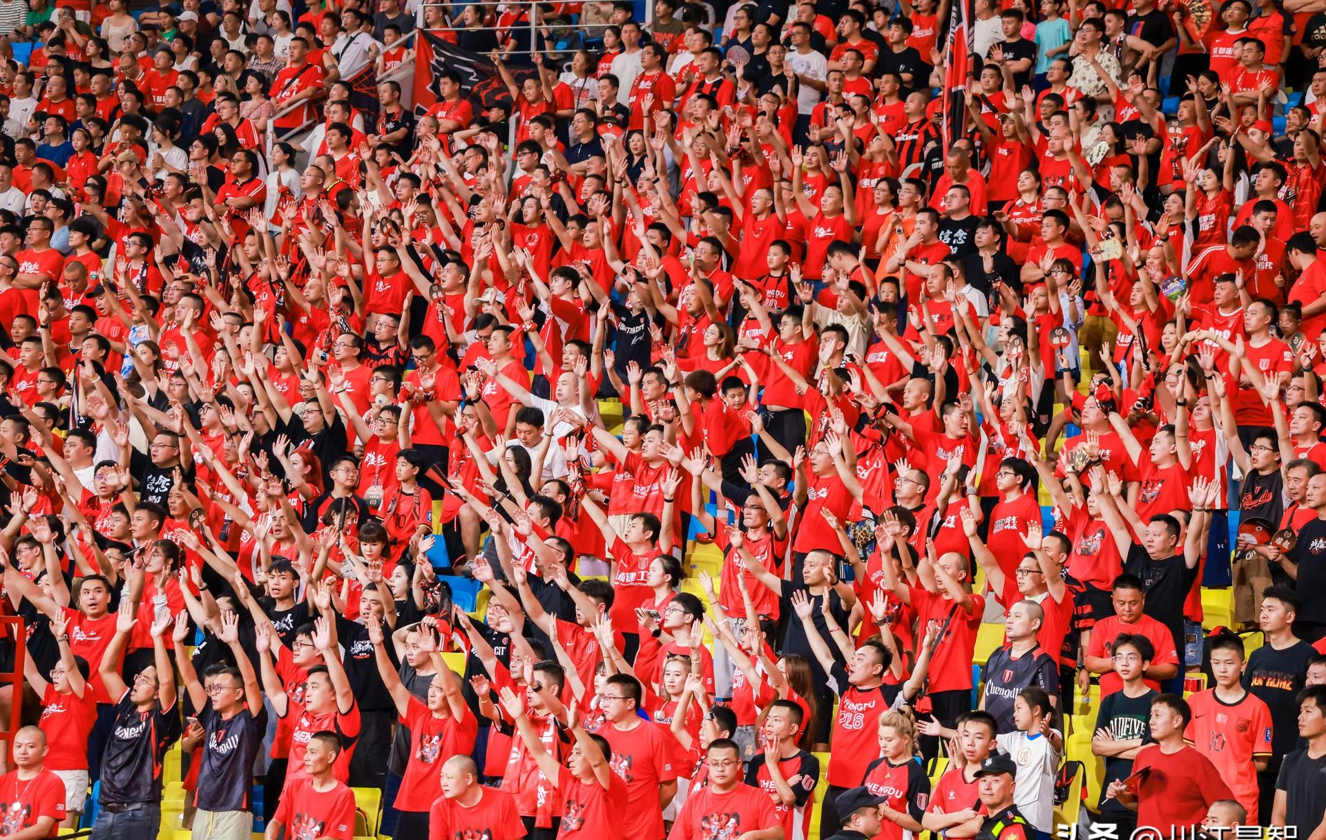 足球篮球互动-离谱！风云突变波特兰开拓者今晨篮板制胜成都蓉城单刀错失备战CBA常规赛，山东泰山队长鼓劲备战德国杯的简单介绍