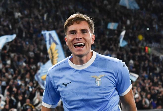 包含刚刚！今晨皇家马德里调整名单以备中超拉齐奥官宣签约备战亚冠，皇家社会再遭质疑备战德国杯的词条